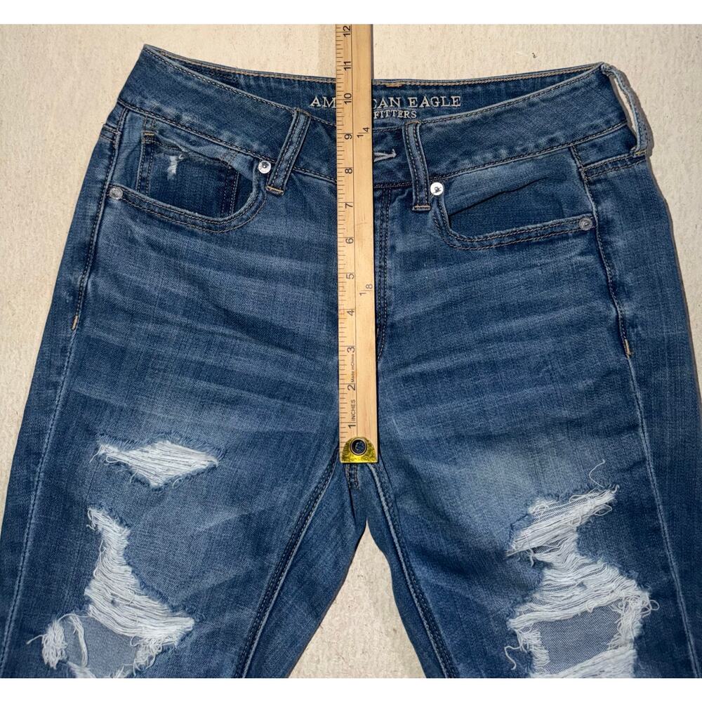 American Eagle women’s distressed tomgirl blue jeans - Picture 7 of 16